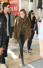 Miley Cyrus : miley_cyrus_1308844522.jpg