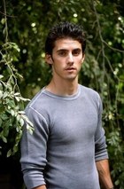 Milo Ventimiglia : TI4U_u1138130455.jpg