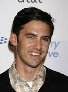 Milo Ventimiglia : milo-ventimiglia-1351979638.jpg