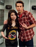 Miranda Cosgrove : miranda-cosgrove-1364574696.jpg