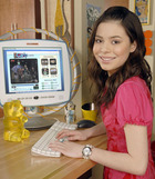 Miranda Cosgrove : miranda_cosgrove_1214525526.jpg