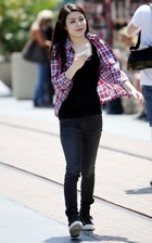 Miranda Cosgrove : miranda_cosgrove_1277560642.jpg