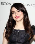 Miranda Cosgrove breaks ankle in bus crash