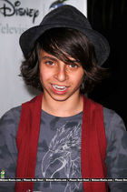 Moises Arias : moisesarias_1229448110.jpg