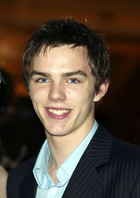 Nicholas Hoult : TI4U_u1151619071.jpg