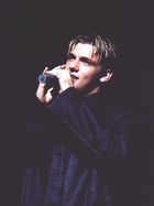 Nick Carter : nickmic.jpg