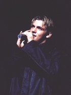 Nick Carter : nickmic.jpg