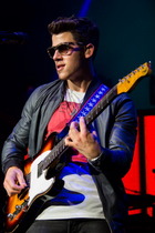 Nick Jonas : nick-jonas-1384808521.jpg