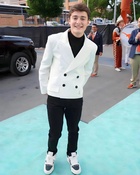 Noah Schnapp : noah-schnapp-1681685540.jpg