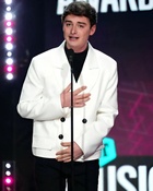 Noah Schnapp : noah-schnapp-1682532694.jpg