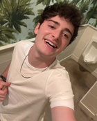Noah Schnapp : noah-schnapp-1742080929.jpg
