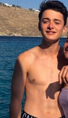 Noah Schnapp : noah-schnapp-1743173176.jpg