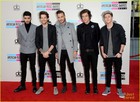 One Direction : one-direction-1385408086.jpg