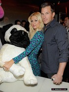 Paris Hilton : parishilton_1255330628.jpg