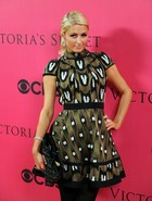 Paris Hilton : parishilton_1290967165.jpg