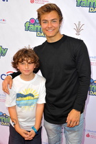 Peyton Meyer : TI4U1531950664.jpg