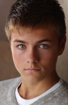 Peyton Meyer : peyton-meyer-1380984730.jpg