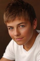 Peyton Meyer : peyton-meyer-1380984792.jpg