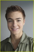 Peyton Meyer : peyton-meyer-1408294066.jpg