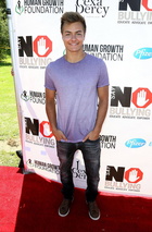 Peyton Meyer : peyton-meyer-1531950675.jpg