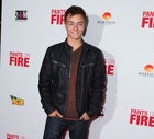 Peyton Meyer : peyton-meyer-1588979873.jpg