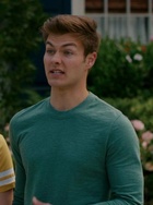 Peyton Meyer : peyton-meyer-1601139020.jpg