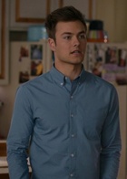 Peyton Meyer : peyton-meyer-1601139105.jpg