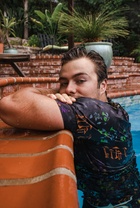 Peyton Meyer : peyton-meyer-1633944100.jpg