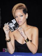 Rihanna : rihanna-1326482873.jpg