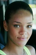Rihanna : rihanna-1333906355.jpg