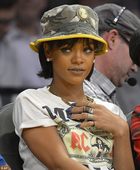 Rihanna : rihanna-1385400647.jpg