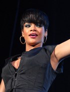 Rihanna : rihanna-1387827055.jpg