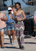 Rihanna : rihanna-1410128906.jpg