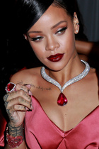 Rihanna : rihanna-1425666190.jpg
