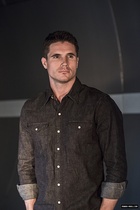 Robbie Amell : robbie-amell-1423509445.jpg