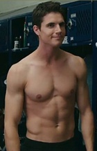 Robbie Amell : robbie-amell-1423509584.jpg