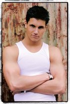 Robbie Amell : robbieamell_1216619365.jpg