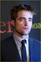 Robert Pattinson : robert-pattinson-1321576933.jpg