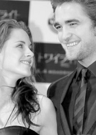 Robert Pattinson : robert-pattinson-1335199075.jpg