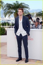 Robert Pattinson : robert-pattinson-1338080441.jpg