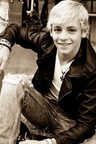 Ross Lynch : ross-lynch-1323630163.jpg