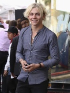 Ross Lynch : ross-lynch-1433284201.jpg