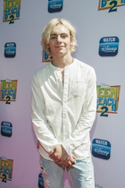 Ross Lynch : ross-lynch-1584898743.jpg