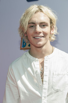 Ross Lynch : ross-lynch-1638812193.jpg