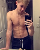 Sam Golbach : sam-golbach-1558808555.jpg