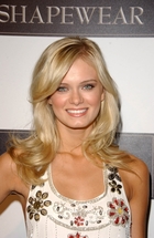 Sara Paxton : sara-paxton-1318658983.jpg