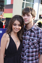 Sarah Hyland : sarah-hyland-1358033487.jpg