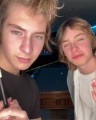 Sawyer Sharbino : TI4U1639690718.jpg