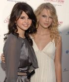 Selena Gomez : TI4U_u1221454319.jpg