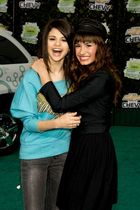 Selena Gomez : TI4U_u1258330929.jpg